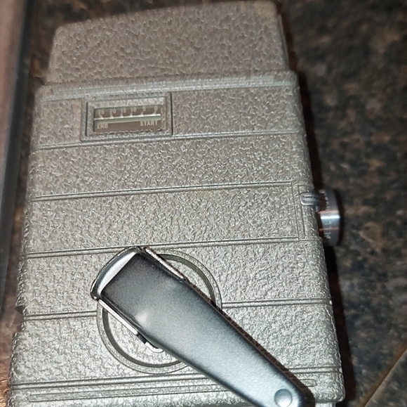 Bell & Howell 8mm movie camera - Picture 10 of 10